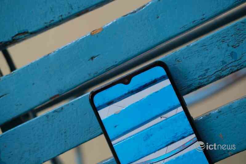 Smartphone màn hình rộng, pin 5.000mAh trong tầm giá 2 triệu