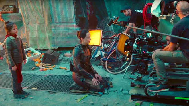 Có gì hay trong quá trình quay Godzilla vs. Kong: Vua quái vật hung bạo trên màn bạc hóa ra chỉ là 1 quả bóng tennis trên phim trường - Ảnh 2. Có gì hay trong quá trình quay Godzilla vs. Kong: Vua quái vật hung bạo trên màn bạc hóa ra chỉ là 1 quả bóng tennis trên phim trường - Ảnh 2.