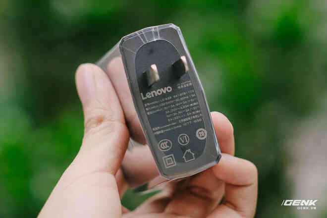 Trên tay máy chơi game Lenovo Legion Phone Duel 2 tại VN: Thiết kế độc lạ, camera selfie thò thụt, có 2 quạt tản nhiệt, 2 cổng sạc, giá chỉ từ 13.8 triệu đồng - Ảnh 3. Trên tay máy chơi game Lenovo Legion Phone Duel 2 tại VN: Thiết kế độc lạ, camera selfie thò thụt, có 2 quạt tản nhiệt, 2 cổng sạc, giá chỉ từ 13.8 triệu đồng - Ảnh 3.
