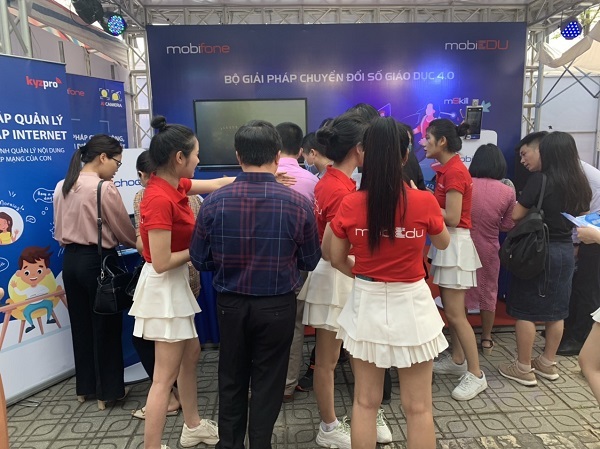 MobiFone giới thiệu giải pháp chuyển đổi số trong… thi thử THPT quốc gia