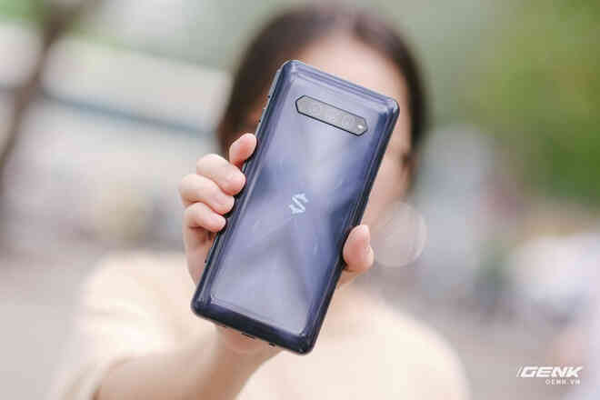 Trên tay Black Shark 4 tại VN: Giá dưới 10 triệu nhưng cấu hình khoẻ, nhiều tính năng chơi game độc quyền, có sạc siêu nhanh 120W - Ảnh 24. Trên tay Black Shark 4 tại VN: Giá dưới 10 triệu nhưng cấu hình khoẻ, nhiều tính năng chơi game độc quyền, có sạc siêu nhanh 120W - Ảnh 24.