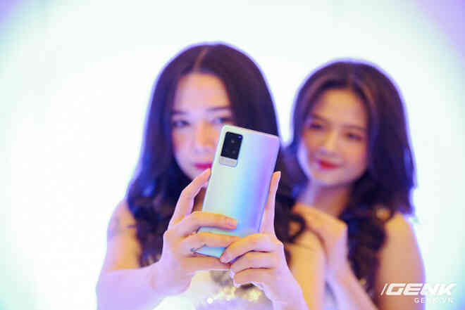 Vivo X60 Pro chính thức ra mắt tại Việt Nam: Ống kính kết hợp với Zeiss, chạy chip Snapdragon 870, hỗ trợ 5G giá 20 triệu đồng - Ảnh 1. Vivo X60 Pro chính thức ra mắt tại Việt Nam: Ống kính kết hợp với Zeiss, chạy chip Snapdragon 870, hỗ trợ 5G giá 20 triệu đồng - Ảnh 1.