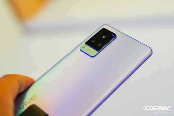 Vivo X60 Pro chính thức ra mắt tại Việt Nam: Ống kính kết hợp với Zeiss, chạy chip Snapdragon 870, hỗ trợ 5G giá 20 triệu đồng - Ảnh 3. Vivo X60 Pro chính thức ra mắt tại Việt Nam: Ống kính kết hợp với Zeiss, chạy chip Snapdragon 870, hỗ trợ 5G giá 20 triệu đồng - Ảnh 3.
