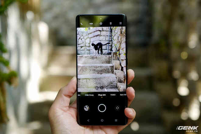 Vivo X60 Pro chính thức ra mắt tại Việt Nam: Ống kính kết hợp với Zeiss, chạy chip Snapdragon 870, hỗ trợ 5G giá 20 triệu đồng - Ảnh 6. Vivo X60 Pro chính thức ra mắt tại Việt Nam: Ống kính kết hợp với Zeiss, chạy chip Snapdragon 870, hỗ trợ 5G giá 20 triệu đồng - Ảnh 6.