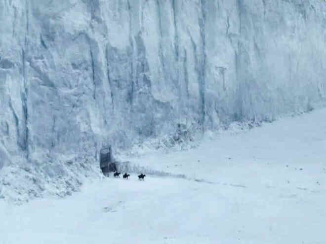 10 năm nhìn lại: Tập đầu tiên của Game of Thrones từng bị chủ tịch HBO chê đến mức phải làm lại, thay đổi hoàn toàn kịch bản lẫn diễn viên - Ảnh 4. 10 năm nhìn lại: Tập đầu tiên của Game of Thrones từng bị chủ tịch HBO chê đến mức phải làm lại, thay đổi hoàn toàn kịch bản lẫn diễn viên - Ảnh 4.