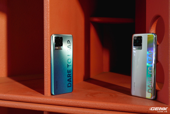 Trên tay realme 8 và 8 Pro: Thiết kế trẻ trung, camera 108MP có chế độ Tilt-Shift, hiệu năng đủ dùng, lên kệ ngày 27/4 - Ảnh 2. Trên tay realme 8 và 8 Pro: Thiết kế trẻ trung, camera 108MP có chế độ Tilt-Shift, hiệu năng đủ dùng, lên kệ ngày 27/4 - Ảnh 2.
