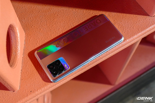 Trên tay realme 8 và 8 Pro: Thiết kế trẻ trung, camera 108MP có chế độ Tilt-Shift, hiệu năng đủ dùng, lên kệ ngày 27/4 - Ảnh 17. Trên tay realme 8 và 8 Pro: Thiết kế trẻ trung, camera 108MP có chế độ Tilt-Shift, hiệu năng đủ dùng, lên kệ ngày 27/4 - Ảnh 17.