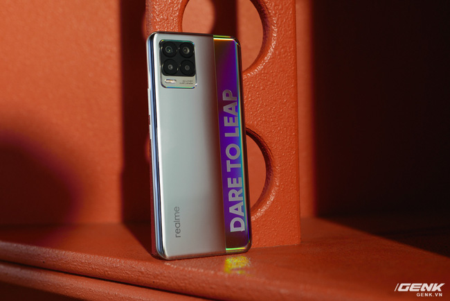 Trên tay realme 8 và 8 Pro: Thiết kế trẻ trung, camera 108MP có chế độ Tilt-Shift, hiệu năng đủ dùng, lên kệ ngày 27/4 - Ảnh 4. Trên tay realme 8 và 8 Pro: Thiết kế trẻ trung, camera 108MP có chế độ Tilt-Shift, hiệu năng đủ dùng, lên kệ ngày 27/4 - Ảnh 4.
