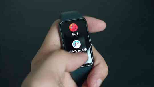 Đánh giá Huawei Band 6: từ thiết kế đến tính năng đã được nâng cấp đến thế nào để xứng với mức giá 1,5 triệu? - Ảnh 5. Đánh giá Huawei Band 6: từ thiết kế đến tính năng đã được nâng cấp đến thế nào để xứng với mức giá 1,5 triệu? - Ảnh 5.