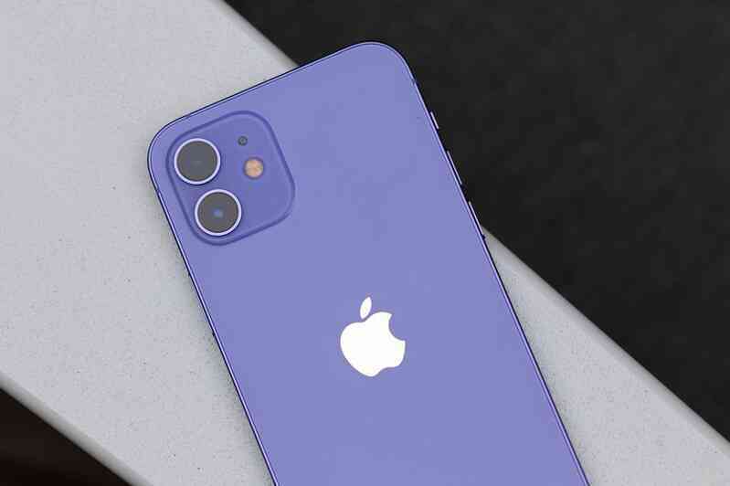 Cận cảnh chiếc iPhone 12 màu tím mà Apple vừa ra mắt - 3 Cận cảnh chiếc iPhone 12 màu tím mà Apple vừa ra mắt - 3