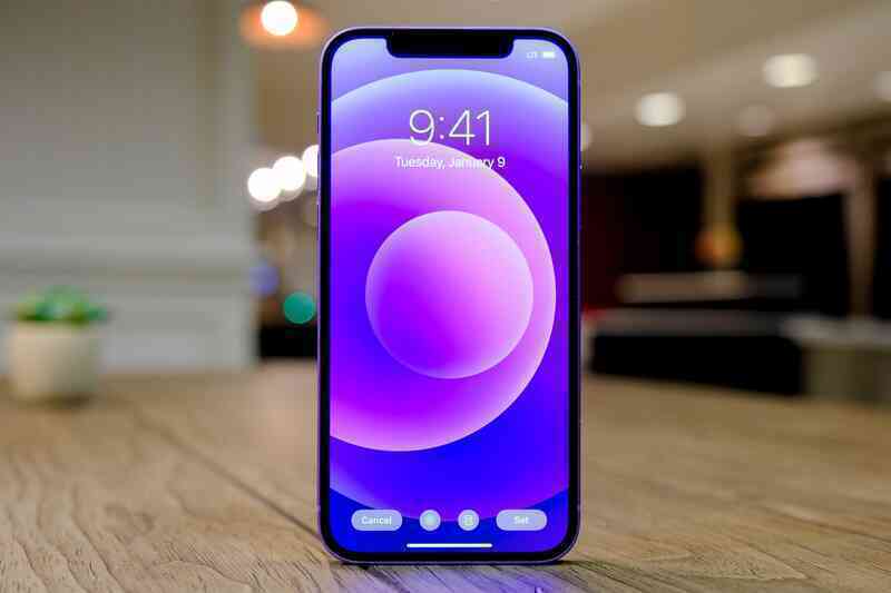 Cận cảnh chiếc iPhone 12 màu tím mà Apple vừa ra mắt - 5 Cận cảnh chiếc iPhone 12 màu tím mà Apple vừa ra mắt - 5