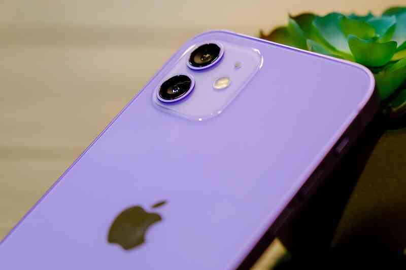 Cận cảnh chiếc iPhone 12 màu tím mà Apple vừa ra mắt - 6 Cận cảnh chiếc iPhone 12 màu tím mà Apple vừa ra mắt - 6