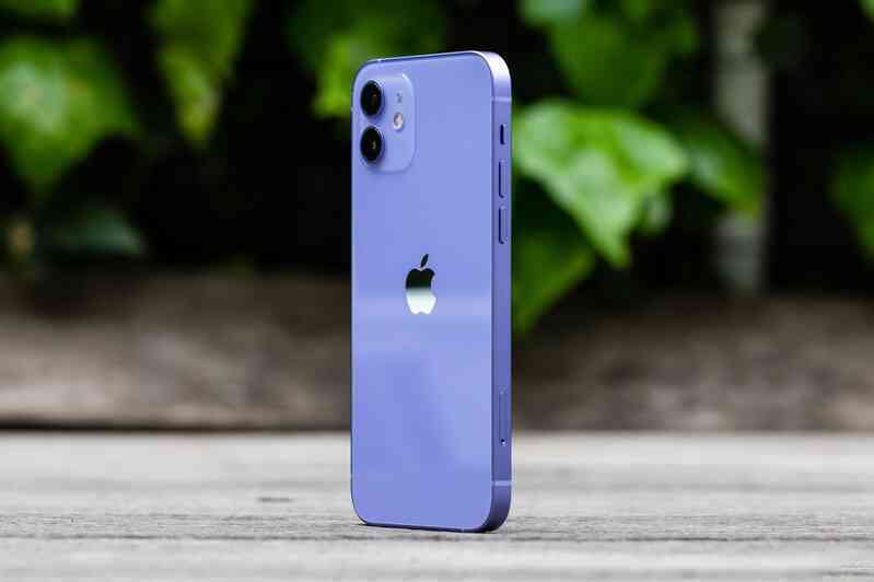 Cận cảnh chiếc iPhone 12 màu tím mà Apple vừa ra mắt - 8 Cận cảnh chiếc iPhone 12 màu tím mà Apple vừa ra mắt - 8