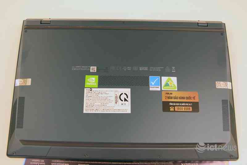 Cận cảnh laptop hai màn hình, giá từ 30 triệu đồng cho dân văn phòng