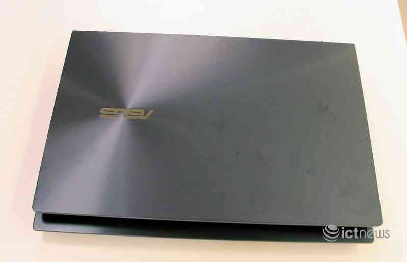 Cận cảnh laptop hai màn hình, giá từ 30 triệu đồng cho dân văn phòng
