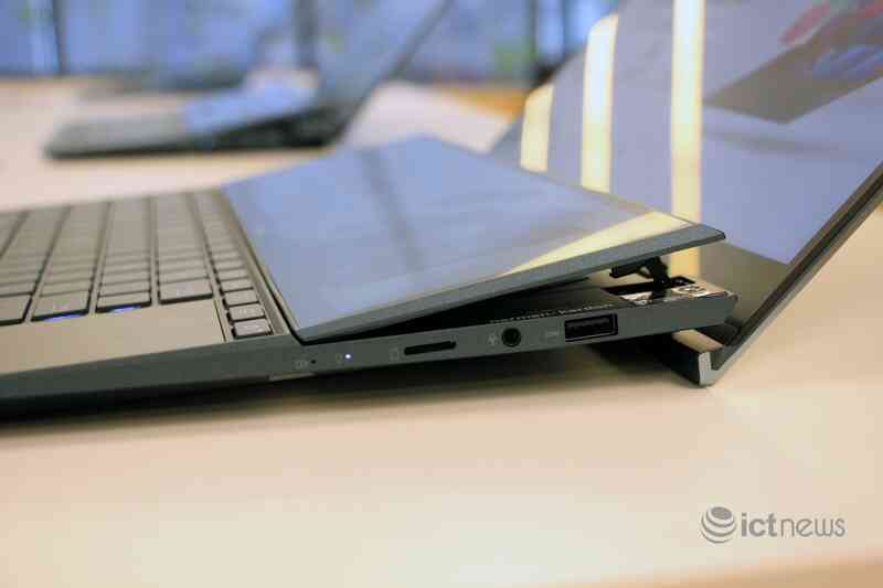 Cận cảnh laptop hai màn hình, giá từ 30 triệu đồng cho dân văn phòng