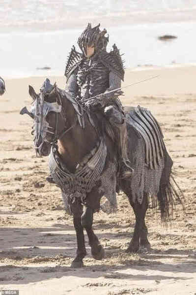 The Witcher mùa 2 lộ ảnh hậu trường, binh đoàn kỵ sĩ bóng ma Wild Hunt sắp xuất hiện? - Ảnh 5. The Witcher mùa 2 lộ ảnh hậu trường, binh đoàn kỵ sĩ bóng ma Wild Hunt sắp xuất hiện? - Ảnh 5.