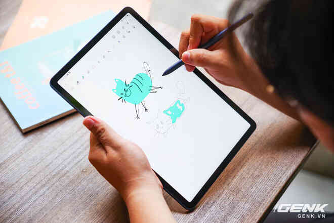 Trên tay Galaxy Tab S7 phiên bản Xanh Navy: thiết kế sang trọng, màu đẹp, cấu hình khủng, giá bán không đổi - Ảnh 11. Trên tay Galaxy Tab S7 phiên bản Xanh Navy: thiết kế sang trọng, màu đẹp, cấu hình khủng, giá bán không đổi - Ảnh 11.