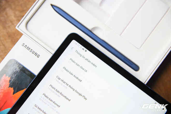 Trên tay Galaxy Tab S7 phiên bản Xanh Navy: thiết kế sang trọng, màu đẹp, cấu hình khủng, giá bán không đổi - Ảnh 13. Trên tay Galaxy Tab S7 phiên bản Xanh Navy: thiết kế sang trọng, màu đẹp, cấu hình khủng, giá bán không đổi - Ảnh 13.