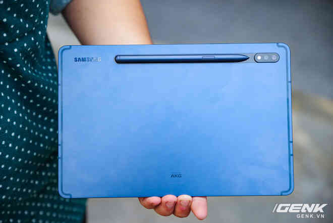 Trên tay Galaxy Tab S7 phiên bản Xanh Navy: thiết kế sang trọng, màu đẹp, cấu hình khủng, giá bán không đổi - Ảnh 5. Trên tay Galaxy Tab S7 phiên bản Xanh Navy: thiết kế sang trọng, màu đẹp, cấu hình khủng, giá bán không đổi - Ảnh 5.