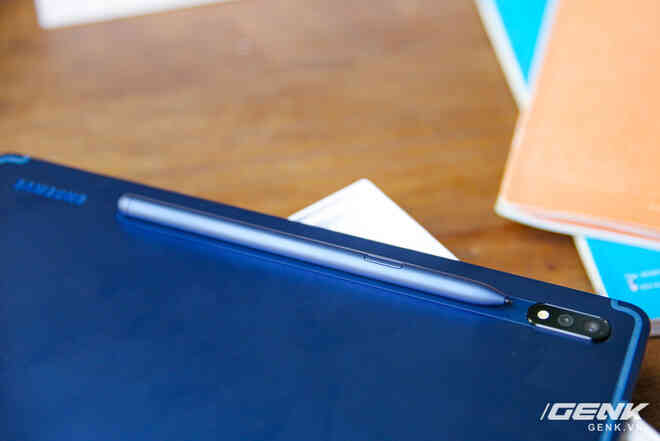 Trên tay Galaxy Tab S7 phiên bản Xanh Navy: thiết kế sang trọng, màu đẹp, cấu hình khủng, giá bán không đổi - Ảnh 7. Trên tay Galaxy Tab S7 phiên bản Xanh Navy: thiết kế sang trọng, màu đẹp, cấu hình khủng, giá bán không đổi - Ảnh 7.