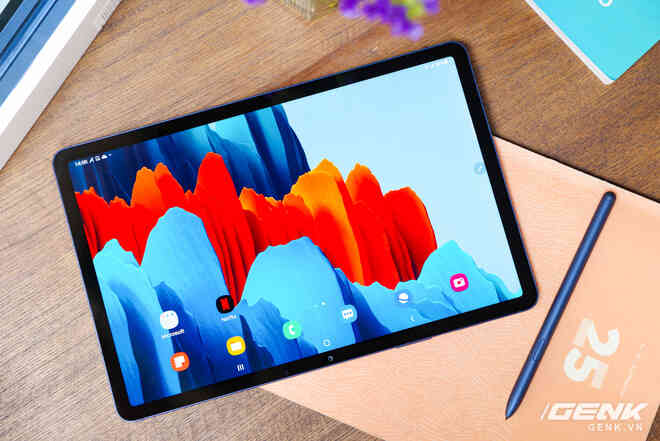 Trên tay Galaxy Tab S7 phiên bản Xanh Navy: thiết kế sang trọng, màu đẹp, cấu hình khủng, giá bán không đổi - Ảnh 9. Trên tay Galaxy Tab S7 phiên bản Xanh Navy: thiết kế sang trọng, màu đẹp, cấu hình khủng, giá bán không đổi - Ảnh 9.