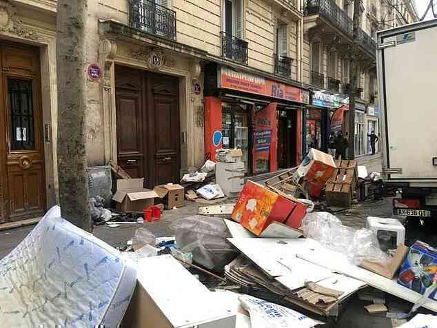 Những hình ảnh gây sốc cho thấy thành phố Paris hoa lệ ngập trong rác khiến cộng đồng mạng thất vọng tràn trề, chuyện gì đang xảy ra? - Ảnh 2. Những hình ảnh gây sốc cho thấy thành phố Paris hoa lệ ngập trong rác khiến cộng đồng mạng thất vọng tràn trề, chuyện gì đang xảy ra? - Ảnh 2.