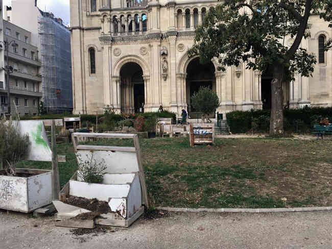 Những hình ảnh gây sốc cho thấy thành phố Paris hoa lệ ngập trong rác khiến cộng đồng mạng thất vọng tràn trề, chuyện gì đang xảy ra? - Ảnh 12. Những hình ảnh gây sốc cho thấy thành phố Paris hoa lệ ngập trong rác khiến cộng đồng mạng thất vọng tràn trề, chuyện gì đang xảy ra? - Ảnh 12.