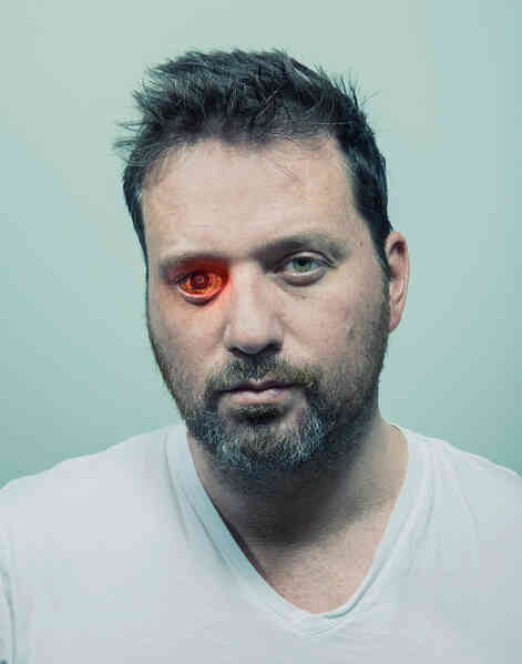 David Vintiner: Thợ săn cyborg và một thế giới khi con người giao thoa với máy móc - Ảnh 8. David Vintiner: Thợ săn cyborg và một thế giới khi con người giao thoa với máy móc - Ảnh 8.