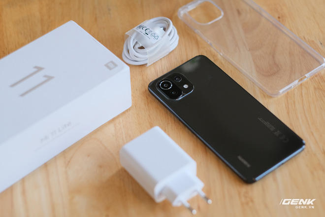 Trên tay Xiaomi Mi 11 Lite: Thiết kế cực mỏng nhẹ, có màn hình AMOLED 90Hz, Snapdragon 732G/780G, giá chỉ từ 6.9 triệu đồng - Ảnh 2. Trên tay Xiaomi Mi 11 Lite: Thiết kế cực mỏng nhẹ, có màn hình AMOLED 90Hz, Snapdragon 732G/780G, giá chỉ từ 6.9 triệu đồng - Ảnh 2.