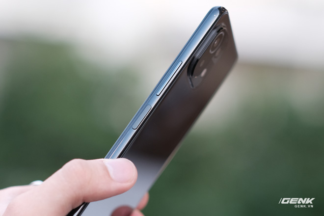 Trên tay Xiaomi Mi 11 Lite: Thiết kế cực mỏng nhẹ, có màn hình AMOLED 90Hz, Snapdragon 732G/780G, giá chỉ từ 6.9 triệu đồng - Ảnh 13. Trên tay Xiaomi Mi 11 Lite: Thiết kế cực mỏng nhẹ, có màn hình AMOLED 90Hz, Snapdragon 732G/780G, giá chỉ từ 6.9 triệu đồng - Ảnh 13.