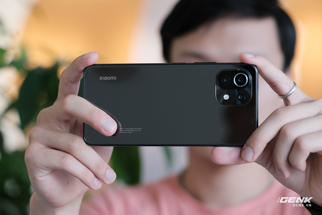 Trên tay Xiaomi Mi 11 Lite: Thiết kế cực mỏng nhẹ, có màn hình AMOLED 90Hz, Snapdragon 732G/780G, giá chỉ từ 6.9 triệu đồng - Ảnh 20. Trên tay Xiaomi Mi 11 Lite: Thiết kế cực mỏng nhẹ, có màn hình AMOLED 90Hz, Snapdragon 732G/780G, giá chỉ từ 6.9 triệu đồng - Ảnh 20.