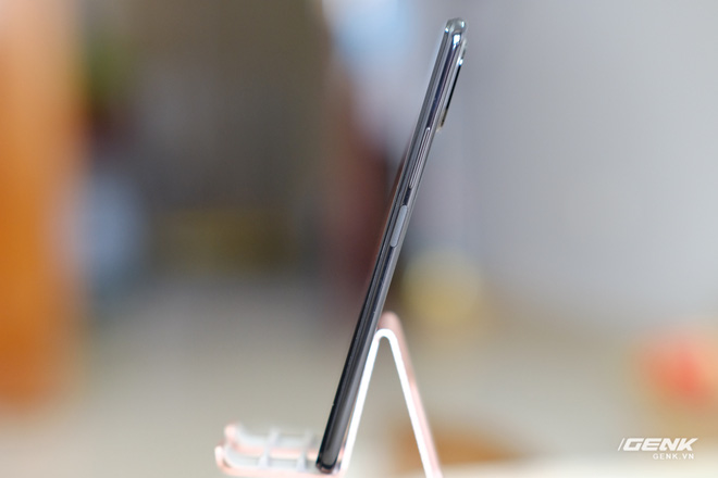 Trên tay Xiaomi Mi 11 Lite: Thiết kế cực mỏng nhẹ, có màn hình AMOLED 90Hz, Snapdragon 732G/780G, giá chỉ từ 6.9 triệu đồng - Ảnh 5. Trên tay Xiaomi Mi 11 Lite: Thiết kế cực mỏng nhẹ, có màn hình AMOLED 90Hz, Snapdragon 732G/780G, giá chỉ từ 6.9 triệu đồng - Ảnh 5.