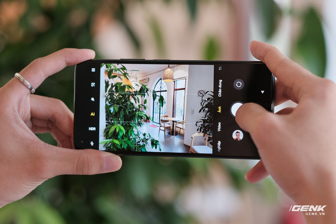 Trên tay Xiaomi Mi 11 Lite: Thiết kế cực mỏng nhẹ, có màn hình AMOLED 90Hz, Snapdragon 732G/780G, giá chỉ từ 6.9 triệu đồng - Ảnh 7. Trên tay Xiaomi Mi 11 Lite: Thiết kế cực mỏng nhẹ, có màn hình AMOLED 90Hz, Snapdragon 732G/780G, giá chỉ từ 6.9 triệu đồng - Ảnh 7.