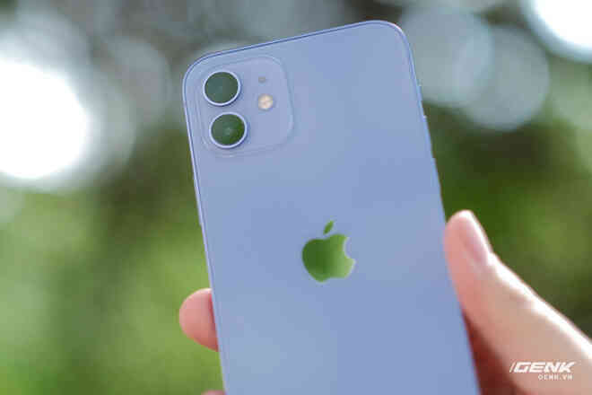 Trên tay iPhone 12 màu tím mộng mơ mới, giá chính hãng 22 triệu đồng, lên kệ trong tháng 6 - Ảnh 4.