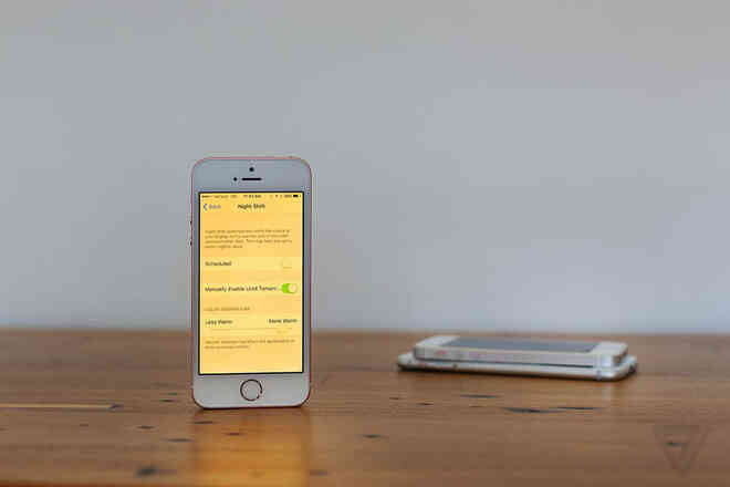 Nghiên cứu mới cho thấy tính năng Night Shift trên iPhone không giúp bạn ngủ ngon hơn