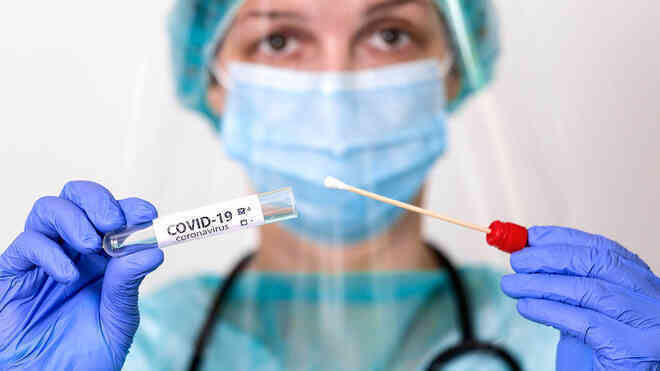 Phát hiện sốc: Virus SARS-CoV-2 có thể lẻn vào bộ gen người, đó là lý do có bệnh nhân COVID-19 vẫn tái dương tính sau vài tháng khỏi bệnh