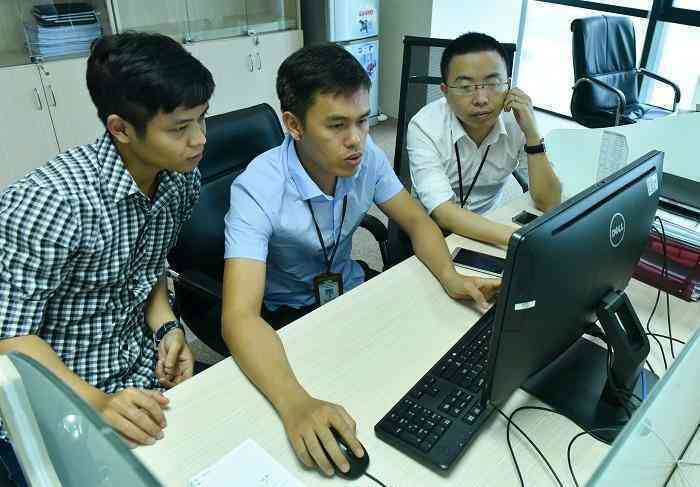 Make in Vietnam: Gia công chỉ kiếm sống, giàu có phải làm chủ công nghệ