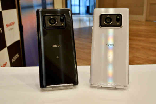 Sharp Aquos R6 mới ra mắt gây sốc với cụm camera duy nhất nhưng “siêu to khổng lồ” - Ảnh 1. Sharp Aquos R6 mới ra mắt gây sốc với cụm camera duy nhất nhưng “siêu to khổng lồ” - Ảnh 1.