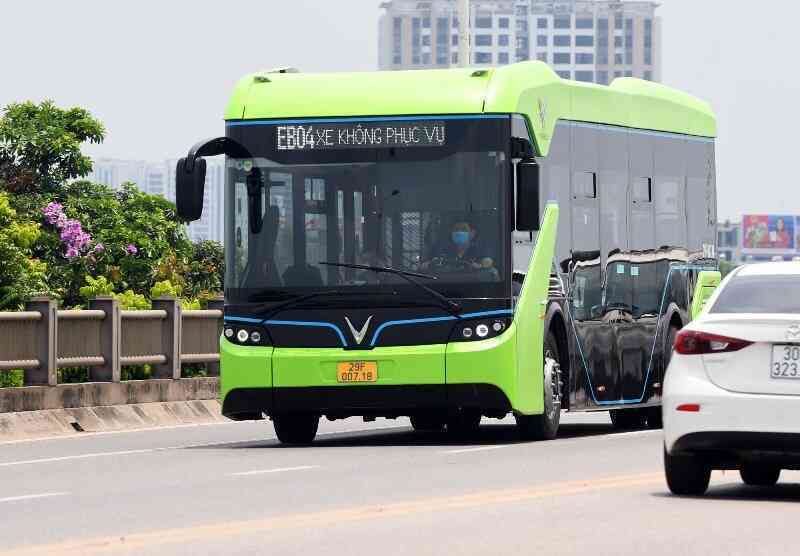 Vinbus thử nghiệm lộ trình trên đường phố thủ đô trước khi chính thức vận hành