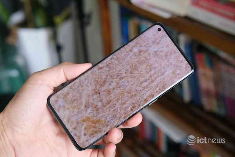 Điện thoại camera kính hiển vi của Oppo có giá 26,99 triệu đồng tại Việt Nam