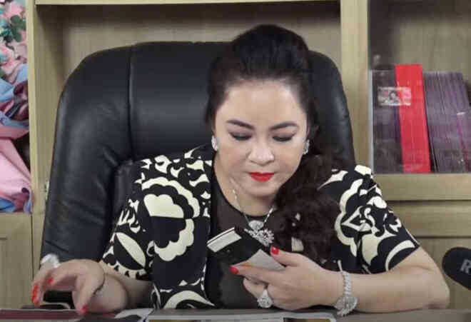 Góc soi: Những chiếc smartphone hàng khủng được bà Nguyễn Phương Hằng sử dụng - Ảnh 6. Góc soi: Những chiếc smartphone hàng khủng được bà Nguyễn Phương Hằng sử dụng - Ảnh 6.