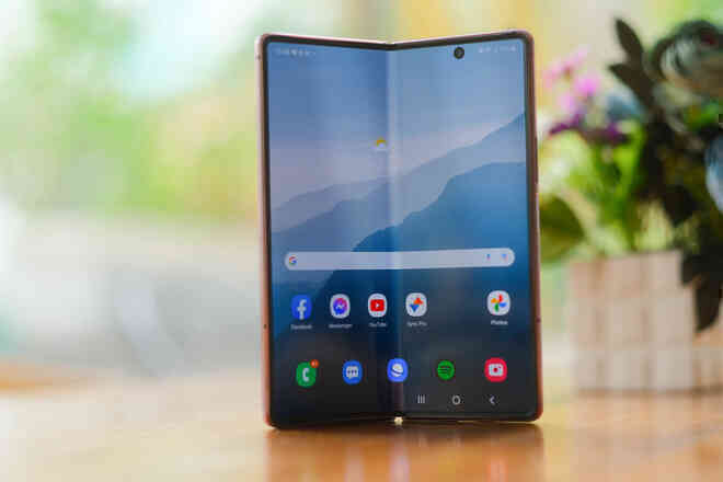 Siêu smartphone như Galaxy Z Fold2 có sức hút như thế nào? - Ảnh 3. Siêu smartphone như Galaxy Z Fold2 có sức hút như thế nào? - Ảnh 3.