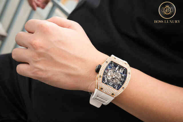 Khuấy đảo mùa hè với TOP 4 đồng hồ thể thao nam cực chất tại Boss Luxury - Ảnh 4. Khuấy đảo mùa hè với TOP 4 đồng hồ thể thao nam cực chất tại Boss Luxury - Ảnh 4.