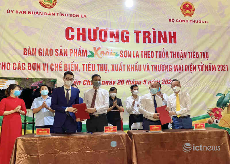 Nông dân Sơn La đưa xoài, mận lên bán trên sàn Postmart