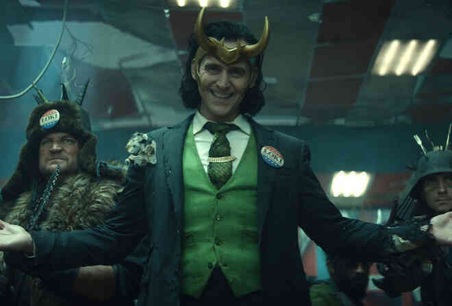 “Loki” Tom Hiddleston mở 1 lớp dạy về Marvel ngay tại phim trường để giúp bạn diễn hiểu MCU rõ hơn, vào vai cho nó chuẩn - Ảnh 2. “Loki” Tom Hiddleston mở 1 lớp dạy về Marvel ngay tại phim trường để giúp bạn diễn hiểu MCU rõ hơn, vào vai cho nó chuẩn - Ảnh 2.
