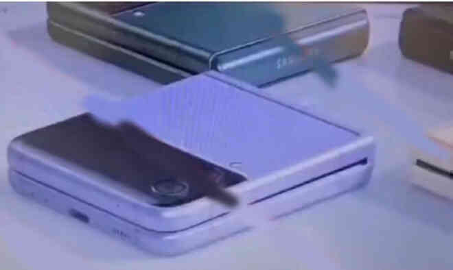 Galaxy Z Fold3 và Z Flip3 lộ diện: Thiết kế mới, tích hợp camera ẩn dưới màn hình, hỗ trợ bút S Pen, ra mắt vào mùa hè - Ảnh 6. Galaxy Z Fold3 và Z Flip3 lộ diện: Thiết kế mới, tích hợp camera ẩn dưới màn hình, hỗ trợ bút S Pen, ra mắt vào mùa hè - Ảnh 6.