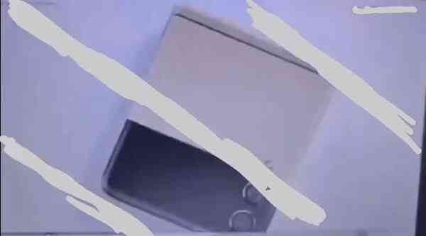 Galaxy Z Fold3 và Z Flip3 lộ diện: Thiết kế mới, tích hợp camera ẩn dưới màn hình, hỗ trợ bút S Pen, ra mắt vào mùa hè - Ảnh 8. Galaxy Z Fold3 và Z Flip3 lộ diện: Thiết kế mới, tích hợp camera ẩn dưới màn hình, hỗ trợ bút S Pen, ra mắt vào mùa hè - Ảnh 8.