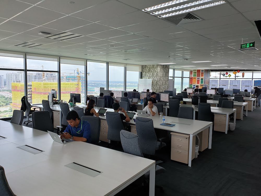 Công ty công nghệ cho nhân viên làm tại nhà, phun khử khuẩn văn phòng
