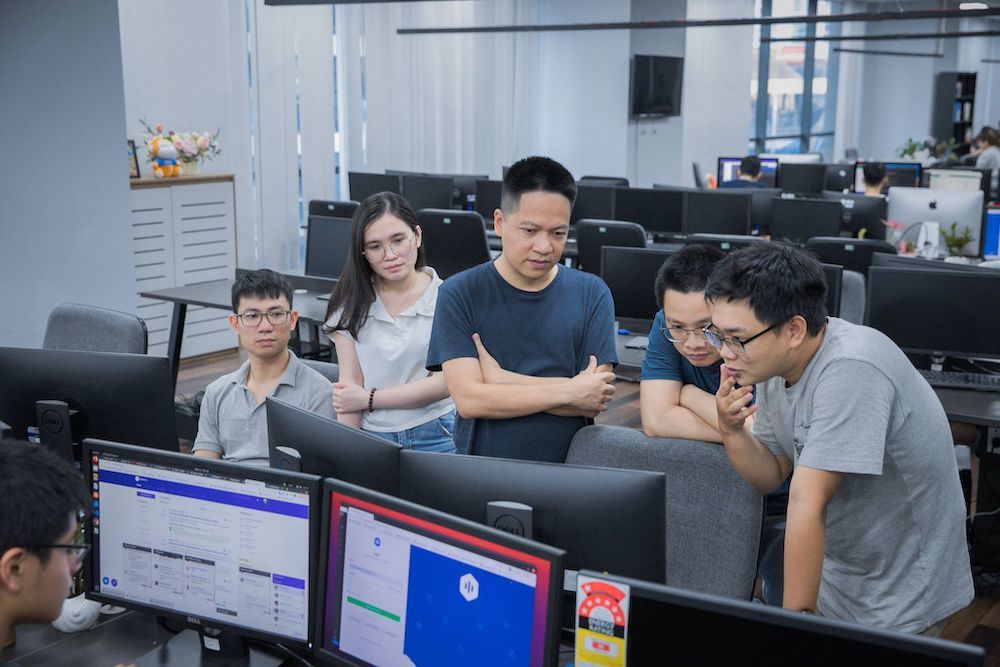 Công ty công nghệ cho nhân viên làm tại nhà, phun khử khuẩn văn phòng